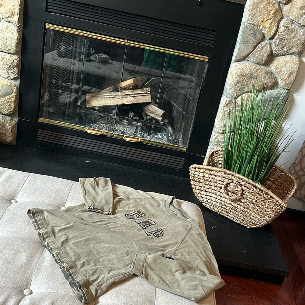 GAP Vintage Green Camo Trimmed LS‎ Tee Size Medium